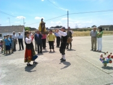 Foto 6 - Los vecinos acompañan al patrón en su día grande