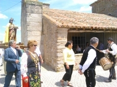 Foto 5 - Los vecinos acompañan al patrón en su día grande