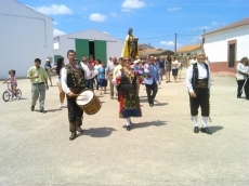 Foto 3 - Los vecinos acompañan al patrón en su día grande