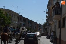Foto 4 - La Hermandad de la Peña arranca su 25ª Romería con un histórico paso por el recinto amurallado