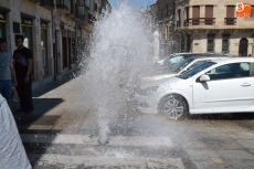 Foto 3 - 1Foto: Un géiser en plena Plaza para aliviar las altas temperaturas