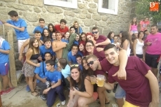 Foto 3 - Los quintos levantan la viga en el inicio de las fiestas de San Juan