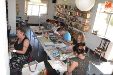 Foto 6 - Cerca de 40 personas participan en un maratón de scrap de 12 horas de duración