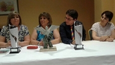 Foto 6 - La Asociación Tierno Galván premia a ‘Tan Alta como un Ciprés’ por su lucha contra el cáncer