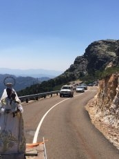 Foto 3 - La Virgen Morena acaba por subir al Santuario de la mano de los romeros más pequeños