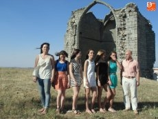 Foto 6 - Cinco jóvenes para una corona