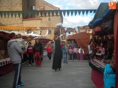 El Mercado Barroco se instala en la plaza Mayor hasta el domingo