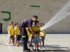 Foto 2 - Los bomberos de Salamanca visitan a bordo de su camión a los Minichefs del Centro Comercial El...