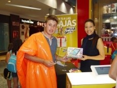 Foto 4 - Gran afluencia de público en el primer día de campaña de rebajas del C.C. El Tormes