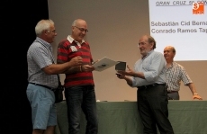 Foto 3 - Sebastián Cid y Conrado Ramos reciben la Gran Cruz de la Hermandad de Donantes de Sangre