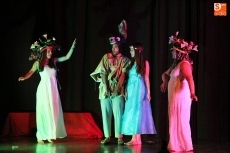 Foto 6 - Alumnos del IES Ramos del Manzano interpretan ‘El sueño de una noche de verano’