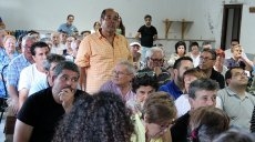 El alcalde de Retortillo, Lorenzo Calderón, dirigiéndose a los asistentes