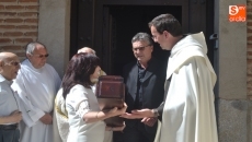 Foto 6 - El bastón de Santa Teresa ya se encuentra custodiado en Peñaranda