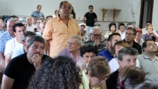 El alcalde de Retortillo, Lorenzo Calderón, dirigiéndose a los asistentes