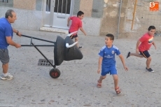 Foto 3 - Los niños tienen su protagonismo en las fiestas de San Andrés con los carretones