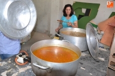 Foto 3 - Los vecinos de San Andrés cierran sus fiestas degustando patatas con carne