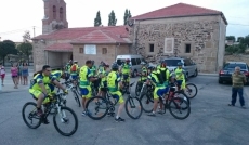Foto 6 - El Club BTT de Saelices realiza una ruta bajo la luna llena