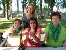 Foto 4 - La asociación de mujeres 'La Vega' despide el curso con una rica merienda