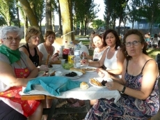 Foto 3 - La asociación de mujeres 'La Vega' despide el curso con una rica merienda