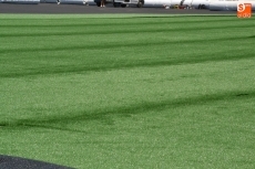 Foto 5 - El césped artificial empieza a ‘brotar’ en La Muge