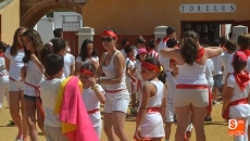 Foto 4 - 'Mini corredores' para un original encierro de San Fermín en los Campamentos Urbanos del Cid