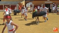 Foto 3 - 'Mini corredores' para un original encierro de San Fermín en los Campamentos Urbanos del Cid