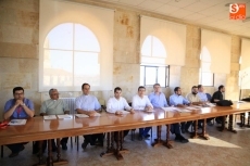 Foto 4 - La imposición de becas clausura el experto en Comunicación Social en la UPSA