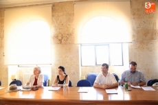 Foto 3 - La imposición de becas clausura el experto en Comunicación Social en la UPSA