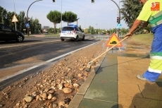 Foto 3 - Un espectacular reventón anega de agua la Vía Helmántica junto al barrio San José 