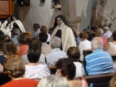 Foto 3 - 'Teresa, la jardinera de la luz recala en Morille en su recorrido por la provincia