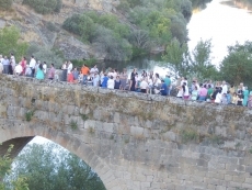 Foto 3 - Vecinos y fieles escoltan a la Virgen del Carmen en su camino de regreso a la ermita
