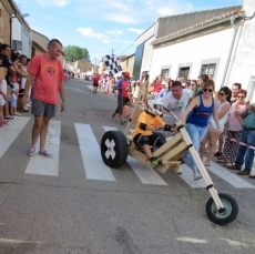 Foto 3 - Éxito de la carrera de 'coches locos'