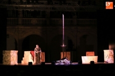 Foto 3 - La representación ‘Edipo Rey’ llena de emoción el Patio del Colegio Fonseca