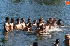 Foto 4 - Los jugadores del Ciudad Rodrigo CF revolucionan La Pesquera