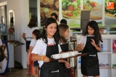Foto 6 - Cerca de 100 chavales combinan las clases de cocina con actividades en inglés