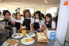 Foto 3 - Cerca de 100 chavales combinan las clases de cocina con actividades en inglés