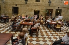 Foto 3 - Sesión de risas en las residencias con ‘El difunto está bien muerto’