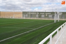 Foto 5 - A falta de los banderines, el campo de césped artificial está listo para jugar