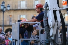 Foto 4 - La Mariseca ya luce en lo alto de la Plaza Mayor