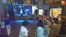 Foto 5 - La calle Wetones baila al ritmo marcado por el Trío Obsession