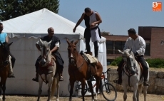 Foto 3 - Los caballeros salen a escena en la I Carrera de las Tres Columnas
