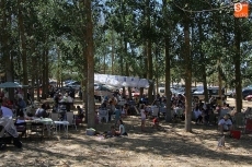 Foto 6 - Los vecinos dan cuenta de casi 1.000 raciones de paella a la sombra de La Chopera