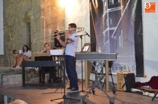 Foto 4 - Juan Manuel García, director de la Big Band, sorprende con su faceta más clásica