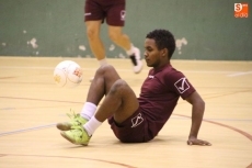 Foto 5 - Un solitario gol de Óscar da el pase a la final a La Isla frente a Kambalache