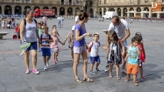 Klimowitz recibe a cerca de un centenar de ni&ntilde;os que participa en la Campa&ntilde;a de Verano del...