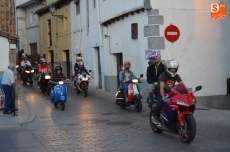 Foto 6 - El primer paseo por la ciudad concentra a más de 100 participantes
