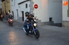 Foto 4 - El primer paseo por la ciudad concentra a más de 100 participantes