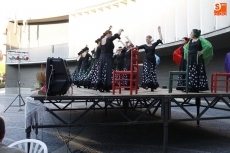 Foto 3 - Los juegos populares y las sevillanas amenizan las horas previas al fin de fiesta