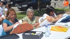 Foto 4 - Mimo artesano teje con éxito del Encuentro de Encajeras y labores artesanales