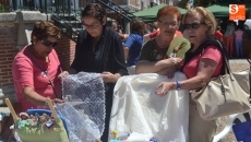 Foto 3 - Mimo artesano teje con éxito del Encuentro de Encajeras y labores artesanales